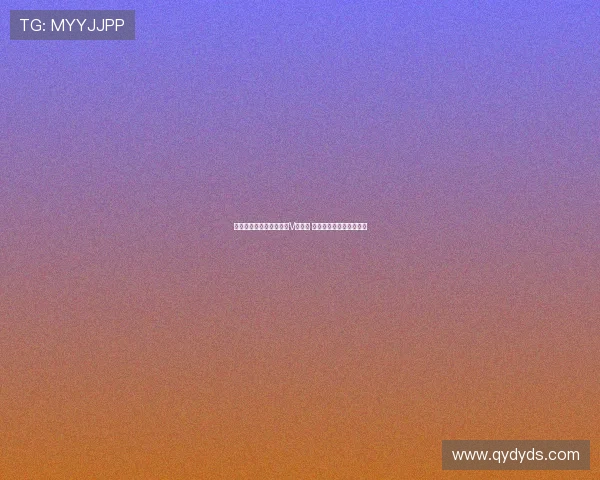 动作明星郑惠仁专注练习V字拉球 展现足球技巧与精准控制 动作明星郑惠仁专注练习V字拉球 展现足球技巧与精准控制